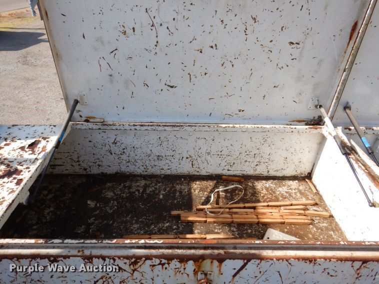 image for item KR9302 2005 Freightliner Business Class M2  crane truck