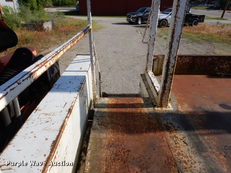 image for item KR9302 2005 Freightliner Business Class M2  crane truck