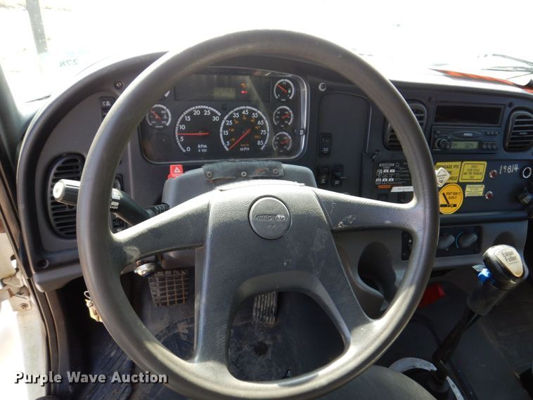 image for item KR9302 2005 Freightliner Business Class M2  crane truck