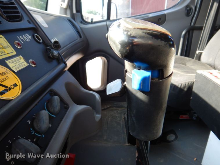 image for item KR9302 2005 Freightliner Business Class M2  crane truck