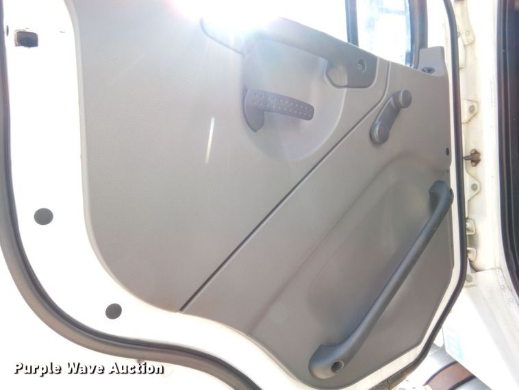 image for item KR9302 2005 Freightliner Business Class M2  crane truck