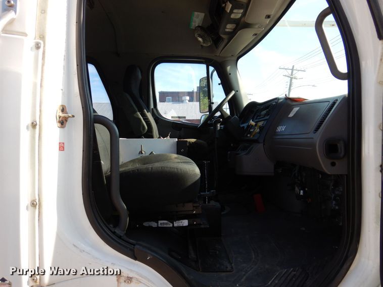 image for item KR9302 2005 Freightliner Business Class M2  crane truck