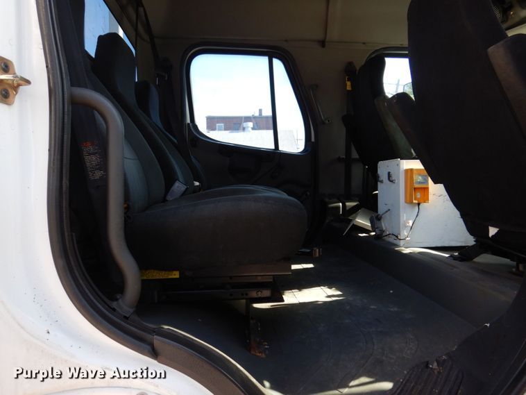 image for item KR9302 2005 Freightliner Business Class M2  crane truck