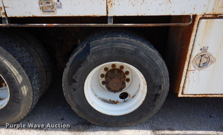 image for item KR9302 2005 Freightliner Business Class M2  crane truck