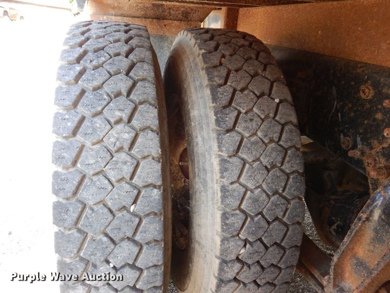 image for item KR9302 2005 Freightliner Business Class M2  crane truck