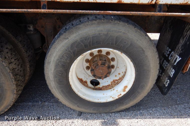 image for item KR9302 2005 Freightliner Business Class M2  crane truck