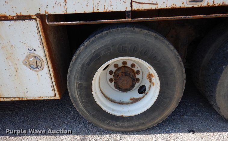 image for item KR9302 2005 Freightliner Business Class M2  crane truck