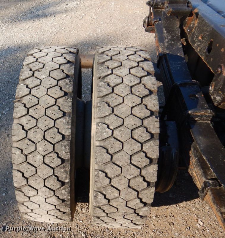 image for item KR9309 2000 Ford F550 Super Duty XL  truck cab and chassis