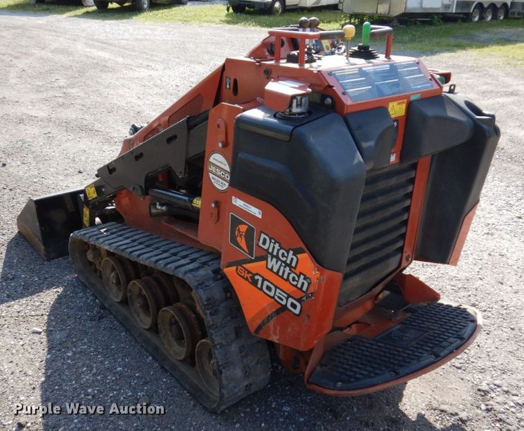 image for item KR9311 2018 Ditch Witch SK1050  compact utility loader