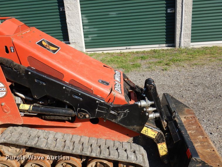 image for item KR9311 2018 Ditch Witch SK1050  compact utility loader