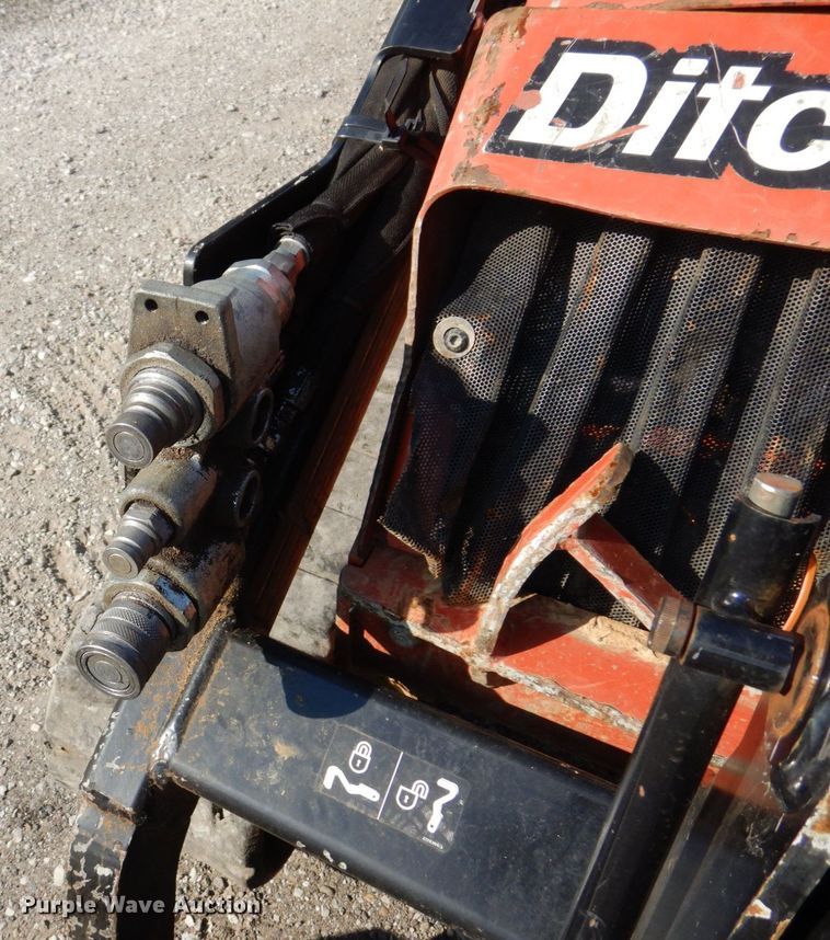 image for item KR9311 2018 Ditch Witch SK1050  compact utility loader