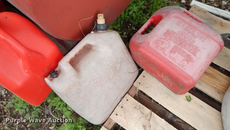 image for item MD9142 Fuel containers