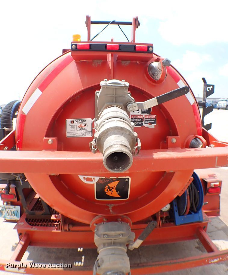 image for item MF9341 2014 Ditch Witch FX30  vacuum excavator