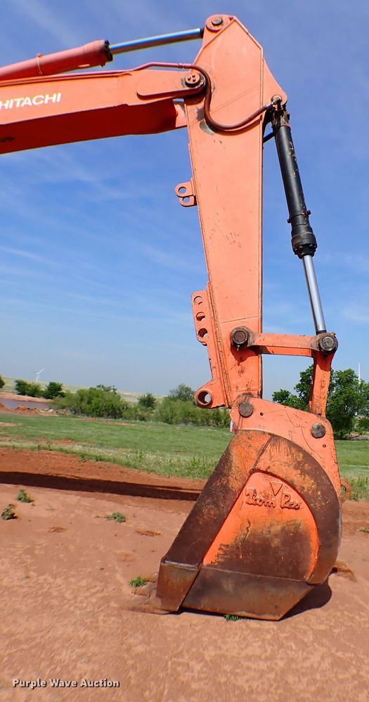 image for item MF9353 2005 Hitachi ZX330LC  excavator