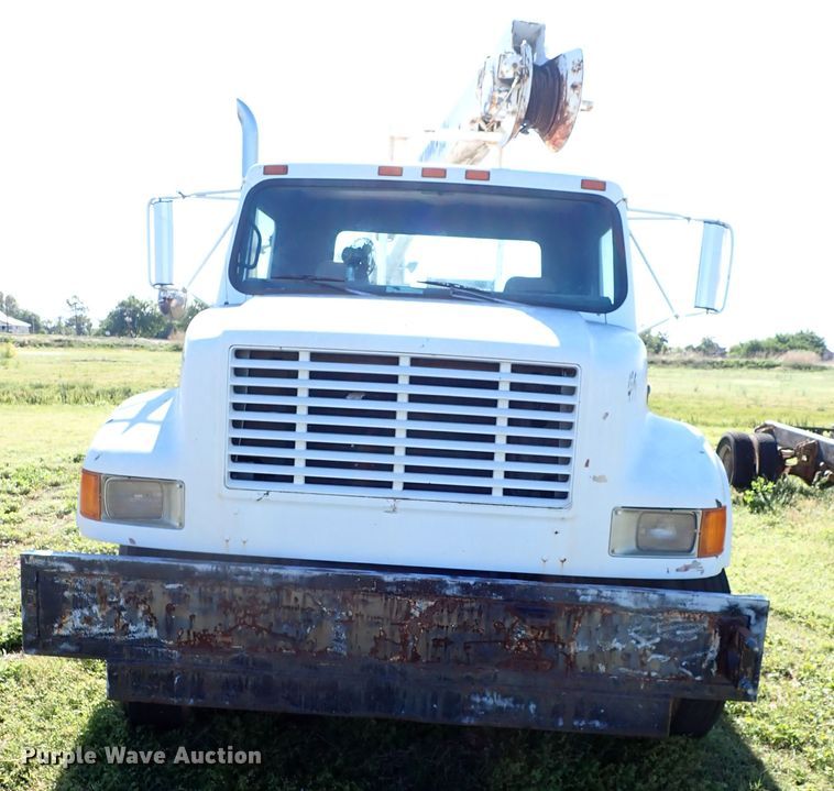 image for item MF9481 1990 International 4900  crane truck