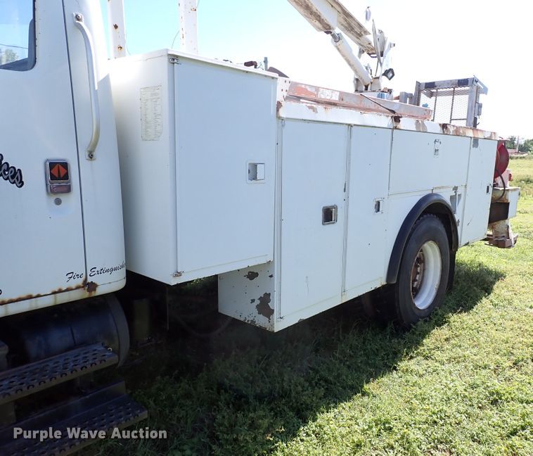 image for item MF9481 1990 International 4900  crane truck