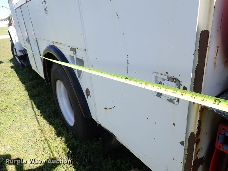 image for item MF9481 1990 International 4900  crane truck