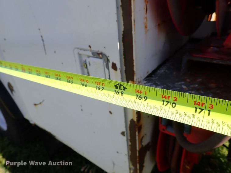 image for item MF9481 1990 International 4900  crane truck