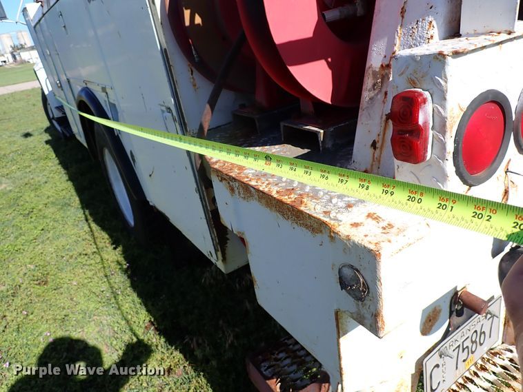 image for item MF9481 1990 International 4900  crane truck