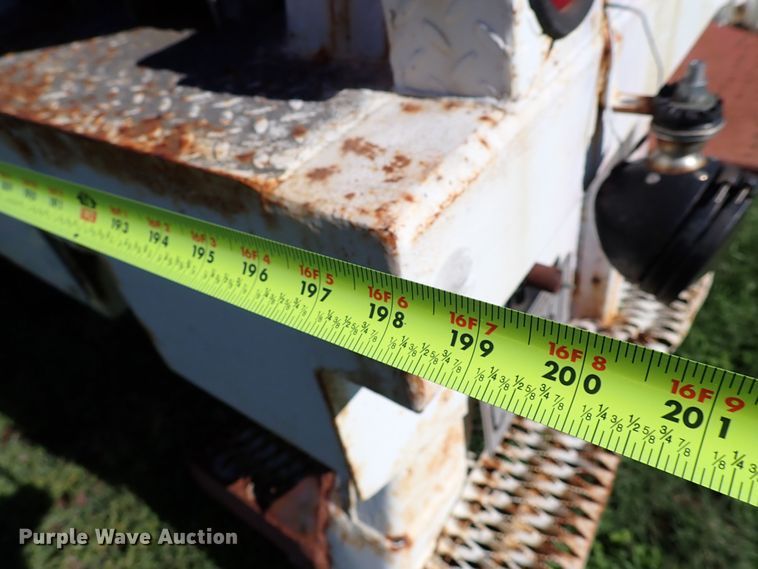 image for item MF9481 1990 International 4900  crane truck