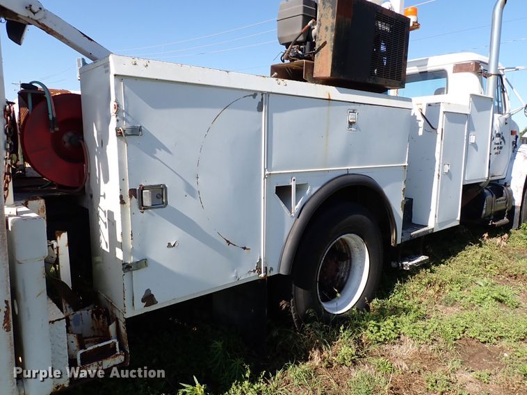 image for item MF9481 1990 International 4900  crane truck