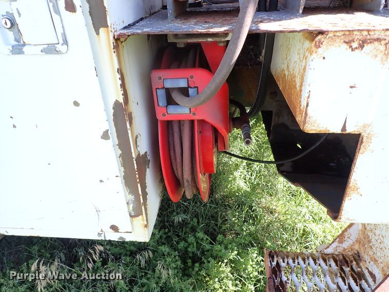 image for item MF9481 1990 International 4900  crane truck