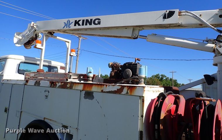 image for item MF9481 1990 International 4900  crane truck