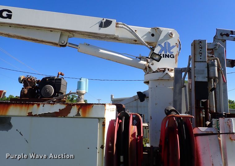 image for item MF9481 1990 International 4900  crane truck