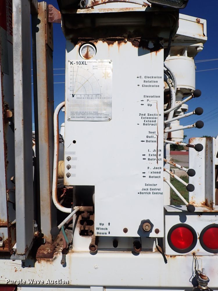 image for item MF9481 1990 International 4900  crane truck