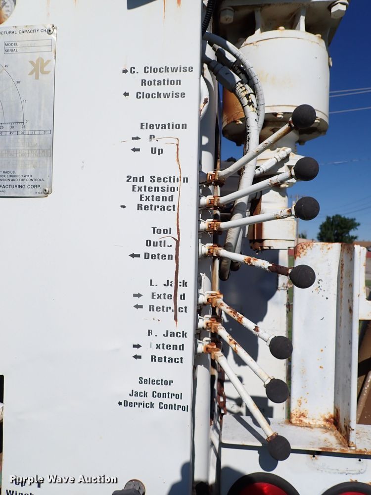 image for item MF9481 1990 International 4900  crane truck