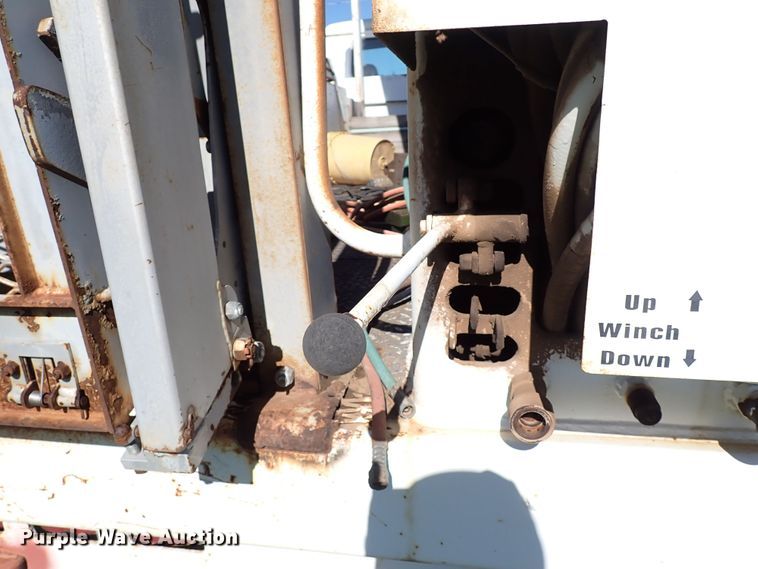 image for item MF9481 1990 International 4900  crane truck