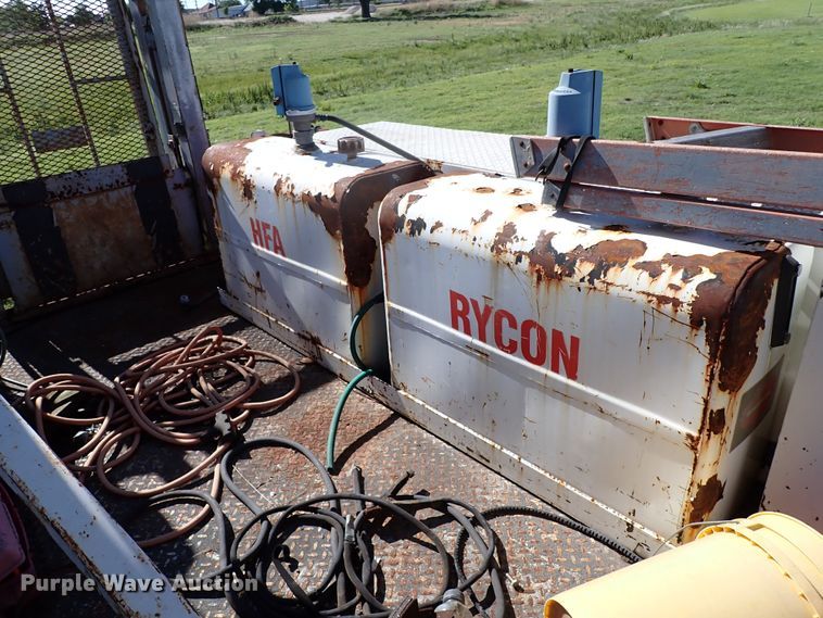 image for item MF9481 1990 International 4900  crane truck