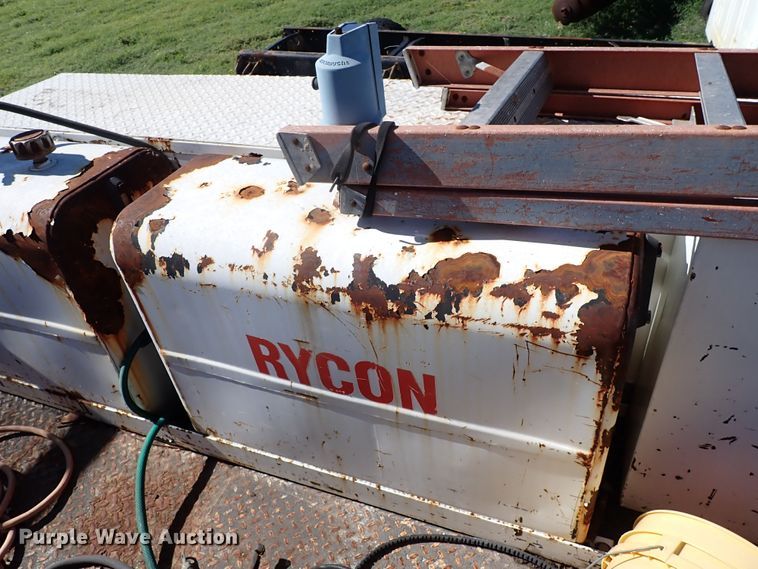 image for item MF9481 1990 International 4900  crane truck