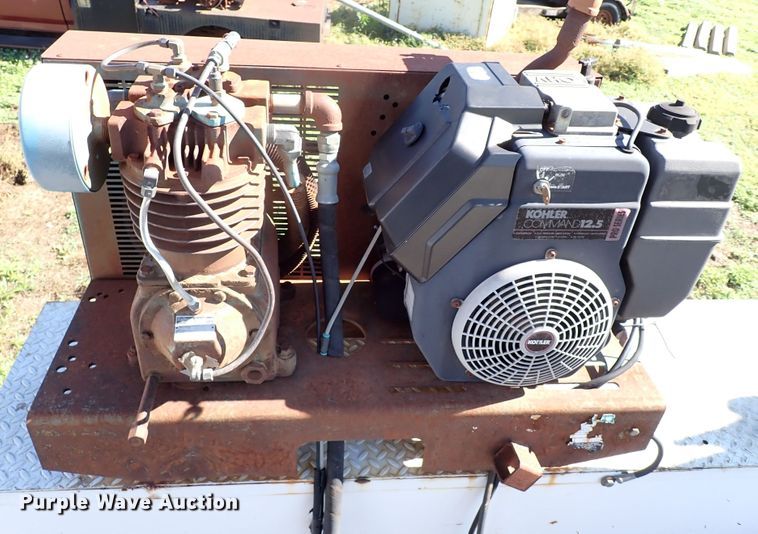 image for item MF9481 1990 International 4900  crane truck