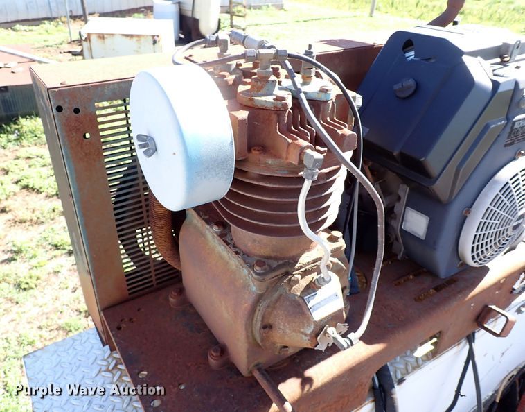 image for item MF9481 1990 International 4900  crane truck