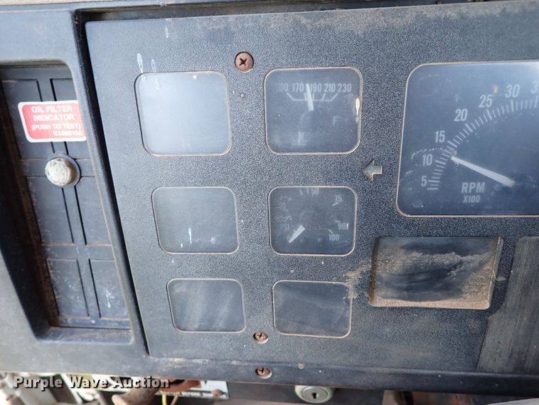 image for item MF9481 1990 International 4900  crane truck