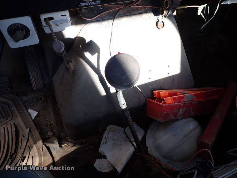 image for item MF9481 1990 International 4900  crane truck