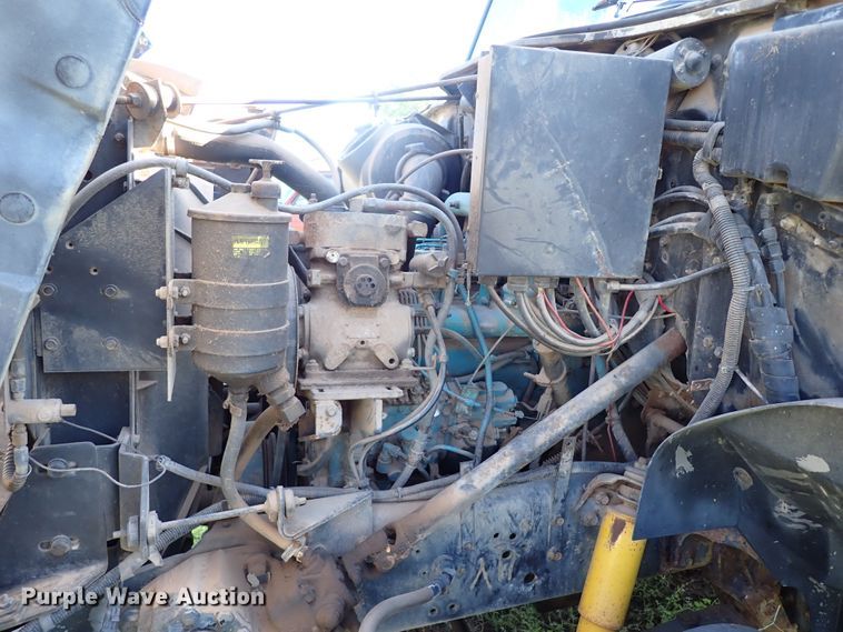 image for item MF9481 1990 International 4900  crane truck