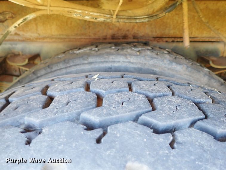 image for item MF9481 1990 International 4900  crane truck