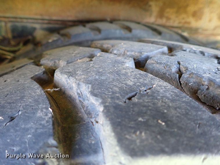 image for item MF9481 1990 International 4900  crane truck