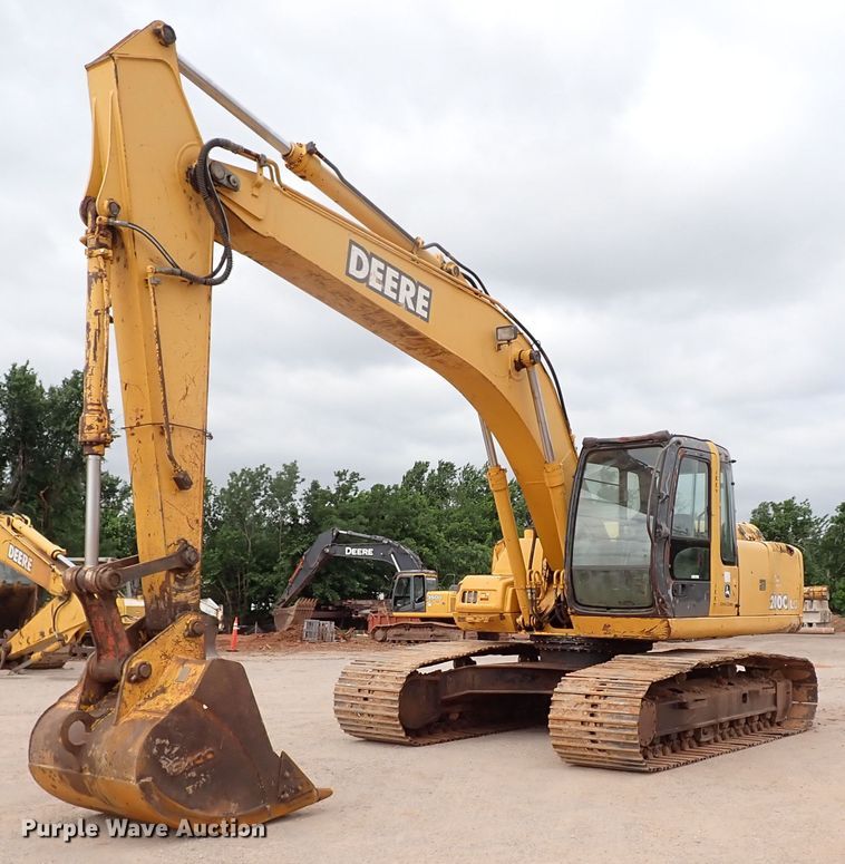 image for item MF9498 2003 John Deere 200C LC  excavator
