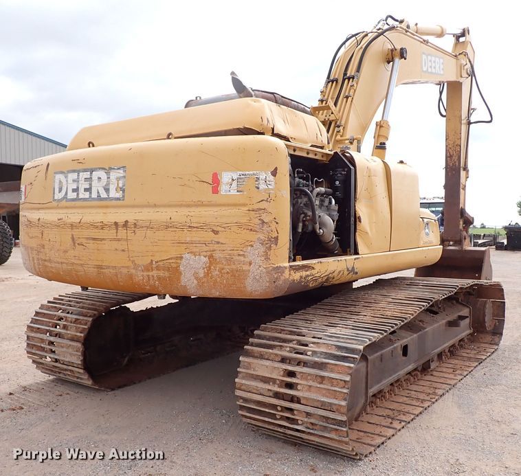 image for item MF9498 2003 John Deere 200C LC  excavator