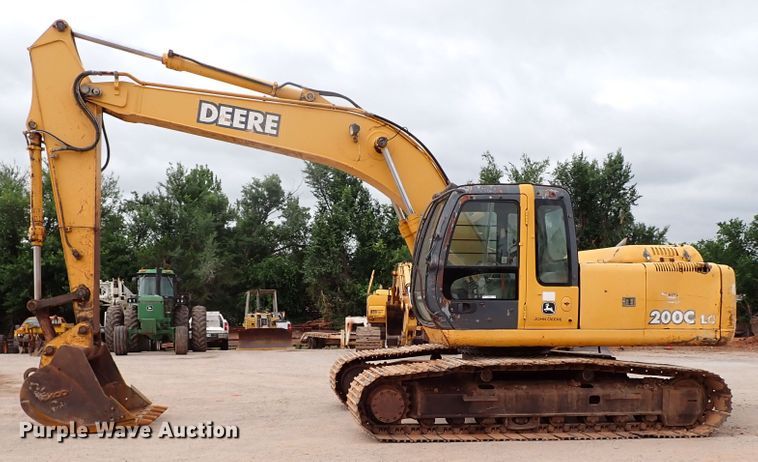 image for item MF9498 2003 John Deere 200C LC  excavator