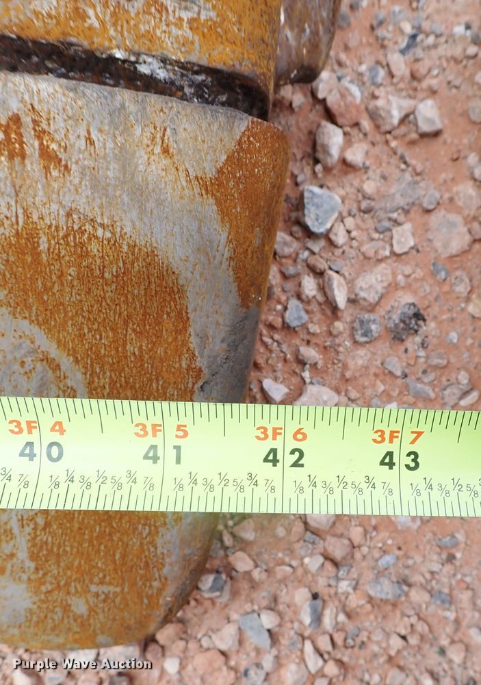 image for item MF9498 2003 John Deere 200C LC  excavator