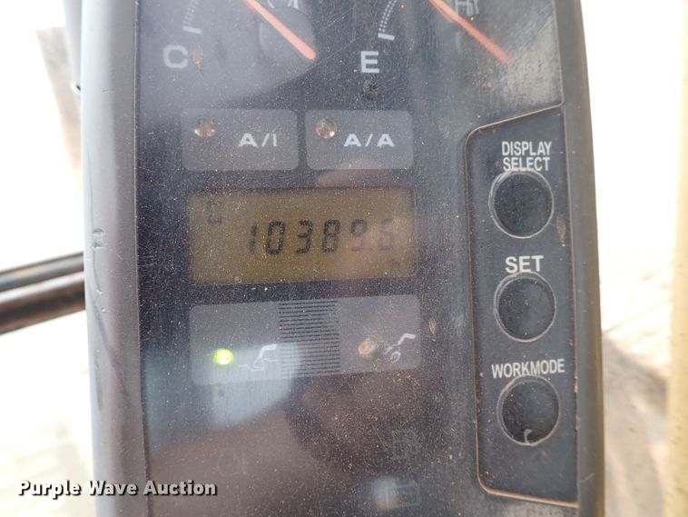 image for item MF9498 2003 John Deere 200C LC  excavator