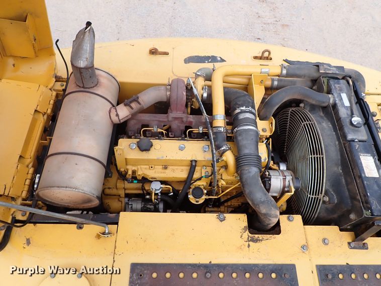 image for item MF9498 2003 John Deere 200C LC  excavator