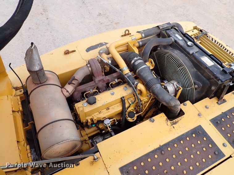 image for item MF9498 2003 John Deere 200C LC  excavator