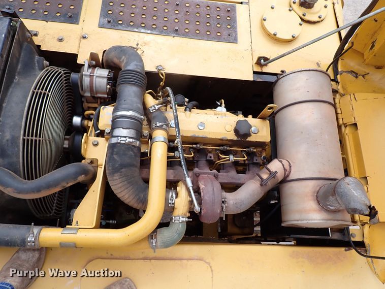 image for item MF9498 2003 John Deere 200C LC  excavator