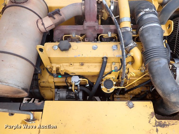 image for item MF9498 2003 John Deere 200C LC  excavator