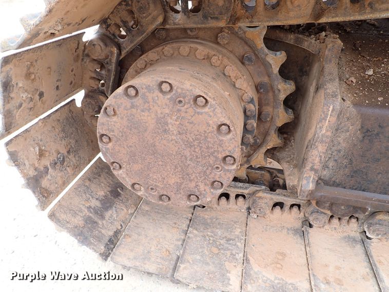 image for item MF9498 2003 John Deere 200C LC  excavator